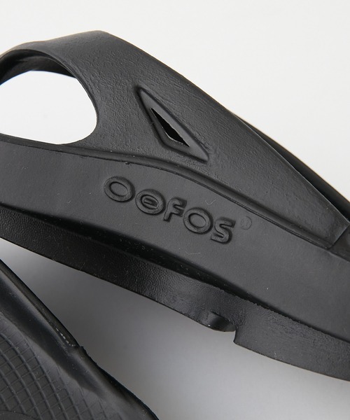 OOFOS（ウーフォス）の「【OOFOS】リカバリーサンダル（サンダル・レディース・ブラック/ホワイト・6/8/5/7）」の6枚目の写真