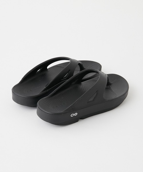 OOFOS（ウーフォス）の「【OOFOS】リカバリーサンダル（サンダル・レディース・ブラック/ホワイト・6/8/5/7）」の11枚目の写真