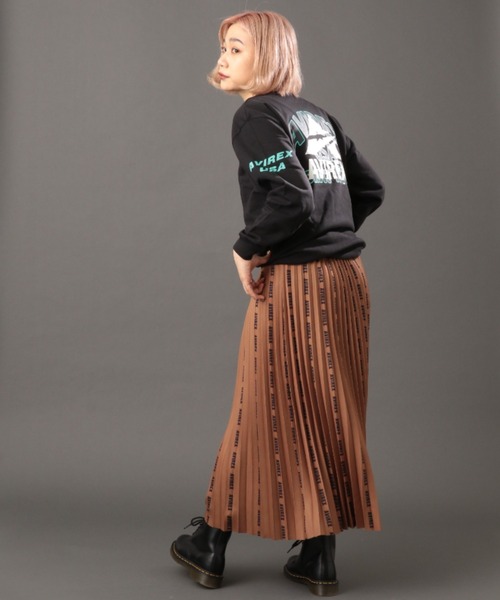 AVIREX（アヴィレックス）の「【WEB&DEPOT限定】オーバー プリント クルーネック スウェット/OVER PRINT LOGO SWEAT（スウェット・レディース・ベージュ/サックスブルー/ブラック・LARGE/MEDIUM/X-LARGE/XX-LARGE）」の15枚目の写真