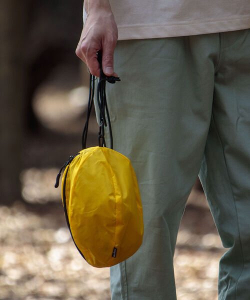 WILD THINGS（ワイルドシングス）の「【WILDTHINGS/ワイルドシングス】ROUND POUCH ラウンドポーチ（ショルダーバッグ・メンズ・ライトグリーン/ブラック/イエロー/グレー・FREE）」の4枚目の写真