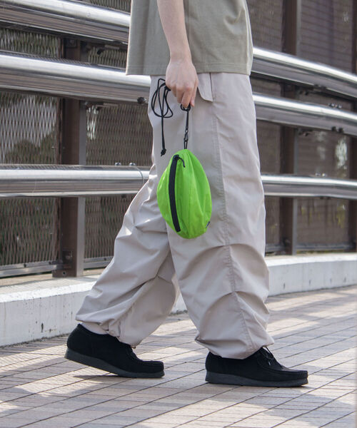 WILD THINGS（ワイルドシングス）の「【WILDTHINGS/ワイルドシングス】ROUND POUCH ラウンドポーチ（ショルダーバッグ・メンズ・ライトグリーン/ブラック/イエロー/グレー・FREE）」の16枚目の写真