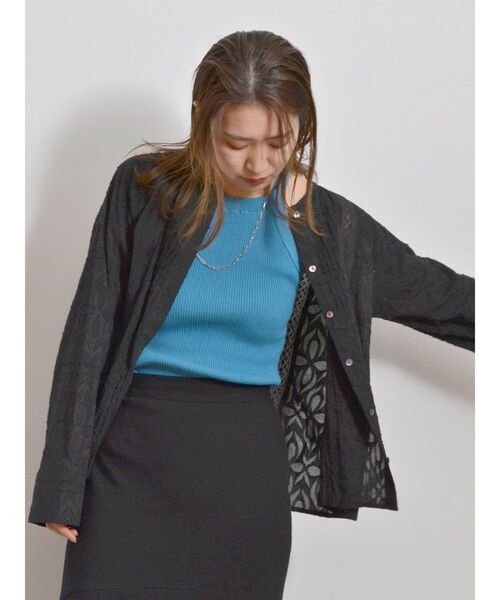 Ungrid（アングリッド）の「コットンジャカードピンタックシャツ（シャツ/ブラウス・レディース・ブラック/オフホワイト・FREE）」の4枚目の写真