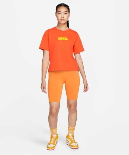 NIKE(ナイキ)の「【NIKE】DV1380-817 ナイキ ウィメンズ NSW ボクシー CIRCA 2 S/S Tシャツ(Tシャツ/カットソー・レディース・オレンジ・SMALL/MEDIUM)」の4枚目の写真