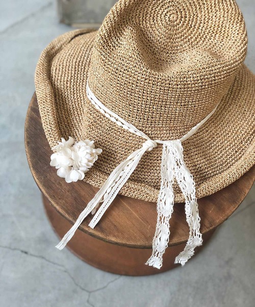 m.soeur（エムスール）の「あじさいとリボンのペーパーハット＊コサージュ付き（ハット・レディース・ベージュ・FREE）」の2枚目の写真
