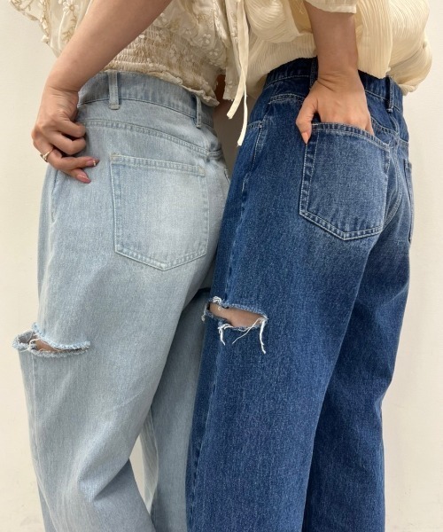 one after another NICE CLAUP（ワンアフターアナザーナイスクラップ）の「ダメージワイドデニムパンツ（デニムパンツ・レディース・ブルー/オフホワイト/ライトブルー・MEDIUM/SMALL）」の3枚目の写真