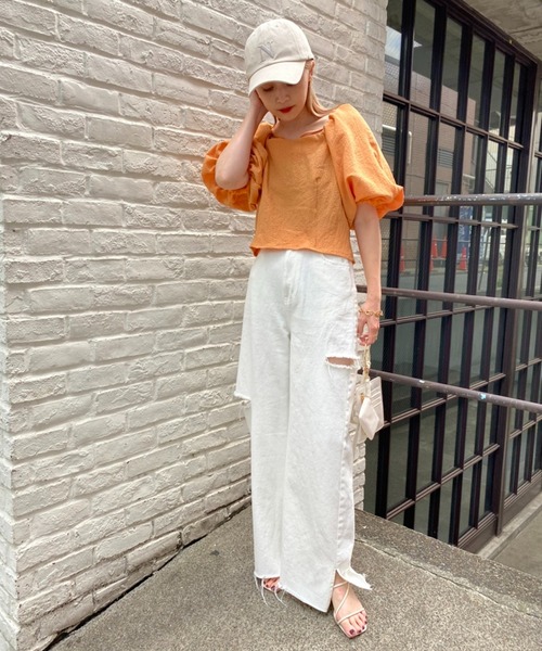 one after another NICE CLAUP（ワンアフターアナザーナイスクラップ）の「ダメージワイドデニムパンツ（デニムパンツ・レディース・ブルー/オフホワイト/ライトブルー・MEDIUM/SMALL）」の4枚目の写真