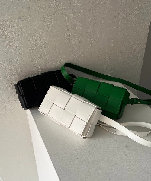 CAPRICIEUX LE'MAGE（カプリシューレマージュ）の「メッシュミニバッグ（ボディバッグ/ウエストポーチ・レディース・ホワイト/ブラック/グリーン・FREE）」の2枚目の写真