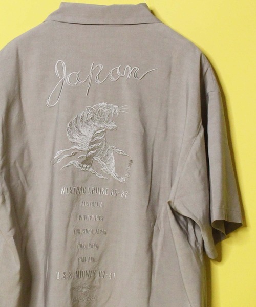 AVIREX（アヴィレックス）の「【直営店限定】半袖 シャツ スーベニア タイガー / S/S SHIRT SOUVENIR TIGER / アヴィレックス / AVIREX（シャツ/ブラウス・メンズ・ブラック/ベージュ/オフホワイト・MEDIUM/LARGE/X-LARGE/XX-LARGE）」の3枚目の写真