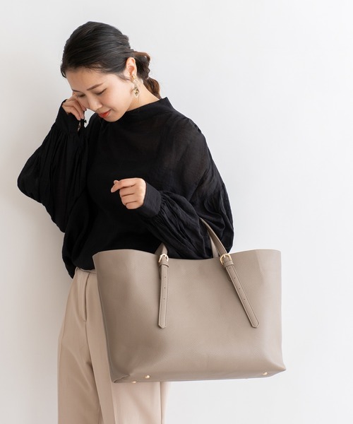 VitaFelice(ヴィータフェリーチェ)の「ベルトハンドル2styleトートバッグ(トートバッグ・レディース・ベージュ系その他/スモークピンク/ブラック/グレー・FREE)」の14枚目の写真