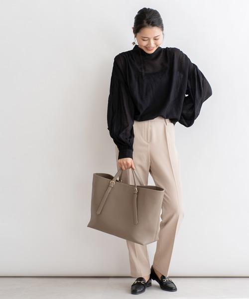 VitaFelice(ヴィータフェリーチェ)の「ベルトハンドル2styleトートバッグ(トートバッグ・レディース・ベージュ系その他/スモークピンク/ブラック/グレー・FREE)」の16枚目の写真