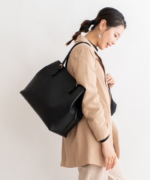 VitaFelice(ヴィータフェリーチェ)の「ベルトハンドル2styleトートバッグ(トートバッグ・レディース・ベージュ系その他/スモークピンク/ブラック/グレー・FREE)」の18枚目の写真