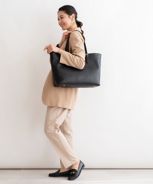 VitaFelice(ヴィータフェリーチェ)の「ベルトハンドル2styleトートバッグ(トートバッグ・レディース・ベージュ系その他/スモークピンク/ブラック/グレー・FREE)」の20枚目の写真