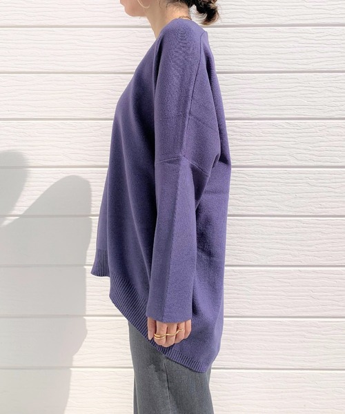 Q（キュー）の「やわもちVネックニット（ニット/セーター・レディース・バイオレット/ブラック/ピンク・MEDIUM）」の5枚目の写真