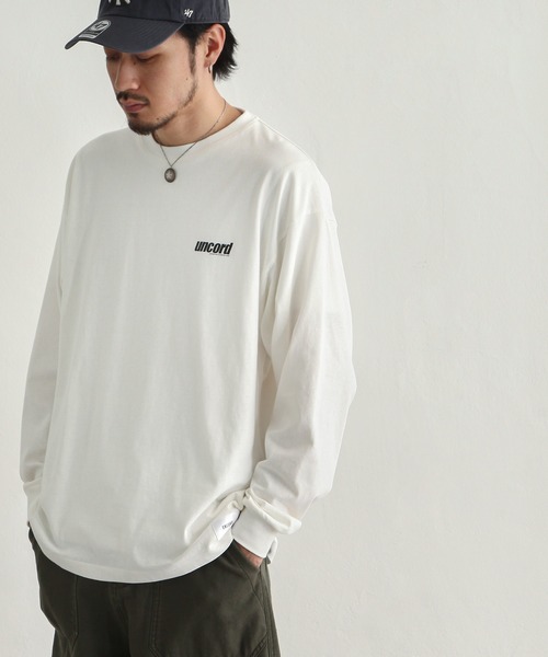 UNCORD(アンコード)の「【UNCORD】 LOOSE LOGO L/S T-SHIRT / ワンポイント ロゴ プリント オーバーサイズ 長袖 Tシャツ / ロンT(Tシャツ/カットソー・メンズ・ホワイト/ブラック/グリーン系/ブルー系/ブラック系/アイボリー系/オートミール/ホワイト系/ブルー/グリーン・MEDIUM/LARGE/X-LARGE)」の2枚目の写真