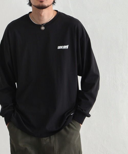 UNCORD(アンコード)の「【UNCORD】 LOOSE LOGO L/S T-SHIRT / ワンポイント ロゴ プリント オーバーサイズ 長袖 Tシャツ / ロンT(Tシャツ/カットソー・メンズ・ホワイト/ブラック/グリーン系/ブルー系/ブラック系/アイボリー系/オートミール/ホワイト系/ブルー/グリーン・MEDIUM/LARGE/X-LARGE)」の4枚目の写真