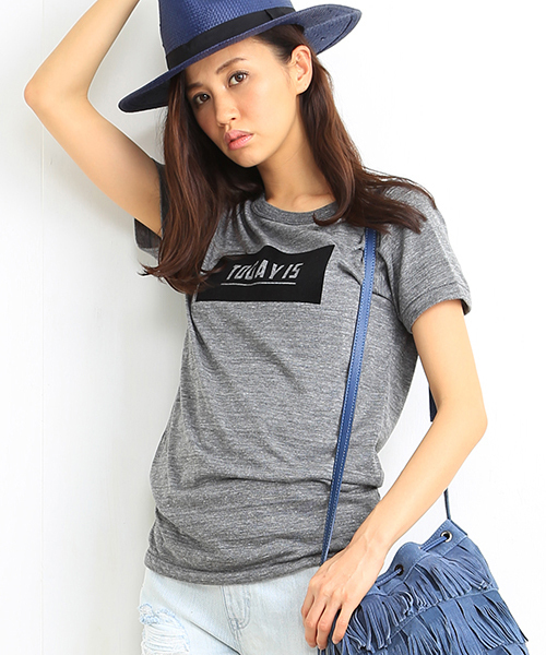 B:MING by BEAMS（ビーミングバイビームス）の「＜VERY 5月号・InRed 6月号掲載＞ビーミング by ビームス / フロッキープリントTシャツ（Tシャツ/カットソー・レディース・ホワイト/チャコールグレー/ネイビー・ONE SIZE）」の2枚目の写真