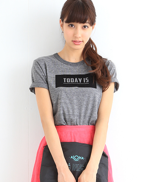 B:MING by BEAMS（ビーミングバイビームス）の「＜VERY 5月号・InRed 6月号掲載＞ビーミング by ビームス / フロッキープリントTシャツ（Tシャツ/カットソー・レディース・ホワイト/チャコールグレー/ネイビー・ONE SIZE）」の8枚目の写真