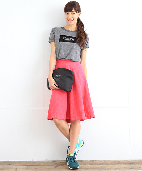 B:MING by BEAMS（ビーミングバイビームス）の「＜VERY 5月号・InRed 6月号掲載＞ビーミング by ビームス / フロッキープリントTシャツ（Tシャツ/カットソー・レディース・ホワイト/チャコールグレー/ネイビー・ONE SIZE）」の13枚目の写真