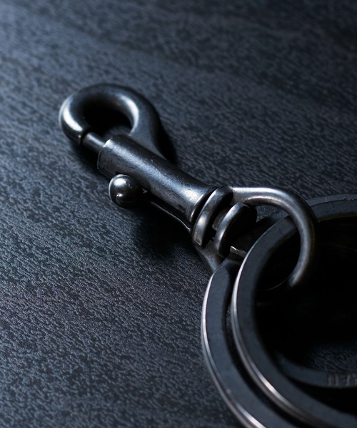 PATRICK STEPHAN（パトリックステファン）の「PATRICK STEPHAN パトリックステファン / Metal key holder 'trirings' メタルリングキーホルダー / 174AAO12（キーホルダー・メンズ・ブラック/シルバー・FREE）」の4枚目の写真
