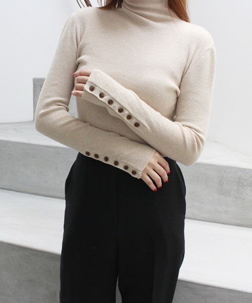 MODE ROBE（モードローブ）の「タートルネックニットソー（ニット/セーター・レディース・ブラック/ベージュ/レッド/アイボリー・FREE）」の2枚目の写真