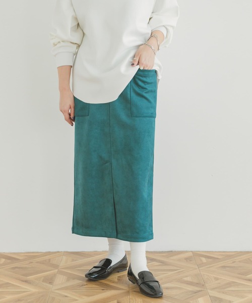 ITEMS URBANRESEARCH(アイテムズ アーバンリサーチ)の「フェイクスエードタイトスカート(スカート・レディース・モカ/チャコールグレー/パープル/グレー系その他/グリーン・FREE)」の1枚目の写真