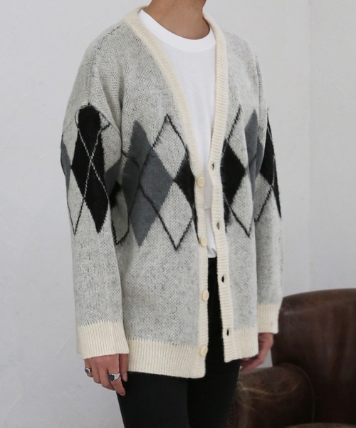 CERCA（チェルカ）の「【BEL】Vネック ビッグシルエット モヘヤタッチ カーディガン(RS/)（カーディガン/ボレロ・メンズ・ブラック/チャコールグレー/ブラック系その他/ホワイト系その他2/ベージュ系その他3/ホワイト系その他/ブラウン/ベージュ系その他2/グレー系その他2/パープル/マスタード/ベージュ・LARGE/MEDIUM）」の2枚目の写真