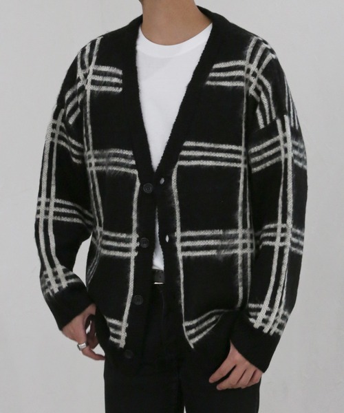 CERCA（チェルカ）の「【BEL】Vネック ビッグシルエット モヘヤタッチ カーディガン(RS/)（カーディガン/ボレロ・メンズ・ブラック/チャコールグレー/ブラック系その他/ホワイト系その他2/ベージュ系その他3/ホワイト系その他/ブラウン/ベージュ系その他2/グレー系その他2/パープル/マスタード/ベージュ・LARGE/MEDIUM）」の5枚目の写真