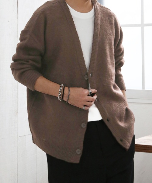 CERCA（チェルカ）の「【BEL】Vネック ビッグシルエット モヘヤタッチ カーディガン(RS/)（カーディガン/ボレロ・メンズ・ブラック/チャコールグレー/ブラック系その他/ホワイト系その他2/ベージュ系その他3/ホワイト系その他/ブラウン/ベージュ系その他2/グレー系その他2/パープル/マスタード/ベージュ・LARGE/MEDIUM）」の7枚目の写真