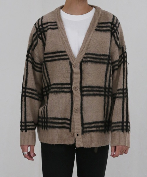 CERCA（チェルカ）の「【BEL】Vネック ビッグシルエット モヘヤタッチ カーディガン(RS/)（カーディガン/ボレロ・メンズ・ブラック/チャコールグレー/ブラック系その他/ホワイト系その他2/ベージュ系その他3/ホワイト系その他/ブラウン/ベージュ系その他2/グレー系その他2/パープル/マスタード/ベージュ・LARGE/MEDIUM）」の9枚目の写真