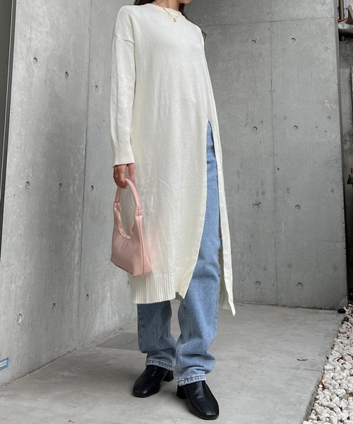 Lamoa(ラモア)の「Lamoa/スリット ロング ニットワンピース(ワンピース・レディース・ホワイト/ブラック/グレー・FREE)」の6枚目の写真