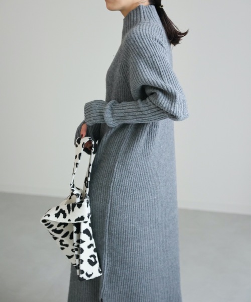 ap retro(アプレトロ)の「ハイネックニットワンピース 指抜き袖(ワンピース・レディース・ブラック/アイボリー/杢グレー・FREE)」の7枚目の写真