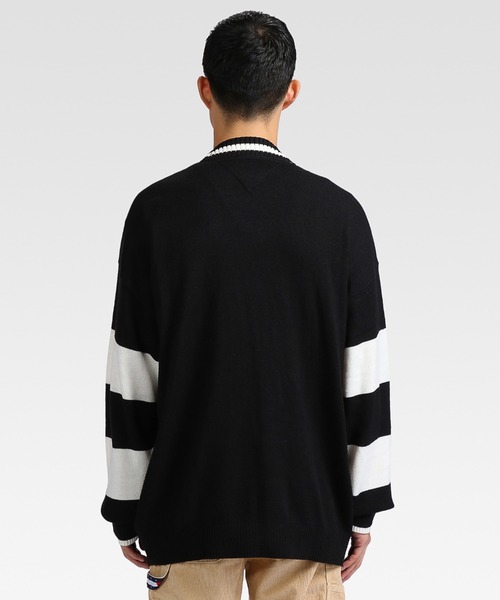 tommy jeans（トミー ジーンズ）の「オーバーサイズカレッジカーディガン（カーディガン/ボレロ・メンズ・ブラック・LARGE/MEDIUM/SMALL/X-LARGE）」の2枚目の写真