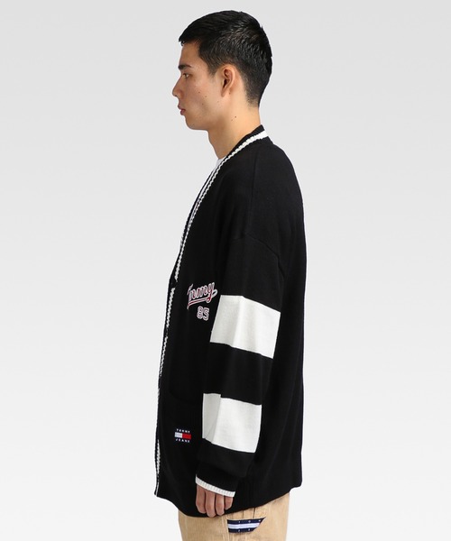tommy jeans（トミー ジーンズ）の「オーバーサイズカレッジカーディガン（カーディガン/ボレロ・メンズ・ブラック・LARGE/MEDIUM/SMALL/X-LARGE）」の3枚目の写真