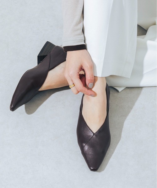 EVOL(イーボル)の「【EVOL】Vカットポインテッドスタックヒールパンプス IU5031(パンプス・レディース・ブラック/アイボリー/ブラック×ブラック/シルバー/ベージュ/ブラウン/ブロンズ/シルバーグレー/レオパード/ブラウン系その他・23.0cm/23.5cm/24.0cm/24.5cm/25.0cm/22.0cm/22.5cm)」の6枚目の写真