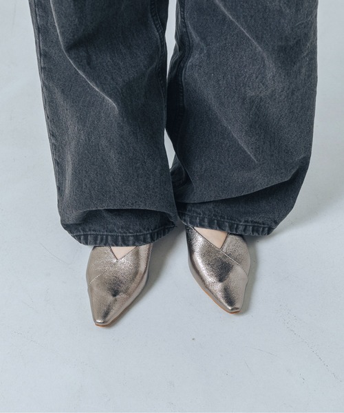 EVOL(イーボル)の「【EVOL】Vカットポインテッドスタックヒールパンプス IU5031(パンプス・レディース・ブラック/アイボリー/ブラック×ブラック/シルバー/ベージュ/ブラウン/ブロンズ/シルバーグレー/レオパード/ブラウン系その他・23.0cm/23.5cm/24.0cm/24.5cm/25.0cm/22.0cm/22.5cm)」の4枚目の写真