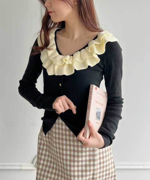 Loueme(ルエム)の「【23S/S 春夏新作】フリルカラー金ボタンカーディガン(カーディガン/ボレロ・レディース・ブラック/ホワイト系その他・FREE)」の5枚目の写真