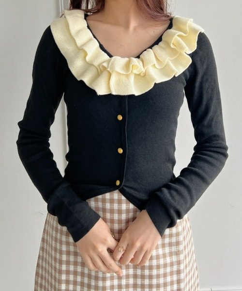 Loueme(ルエム)の「【23S/S 春夏新作】フリルカラー金ボタンカーディガン(カーディガン/ボレロ・レディース・ブラック/ホワイト系その他・FREE)」の4枚目の写真