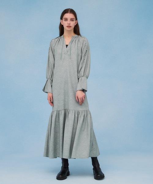 PUBLIC TOKYO(パブリックトウキョウ)の「ジャガードギャザーワンピ(ワンピース・レディース・ライトブルー/ダークブラック・FREE)」の3枚目の写真