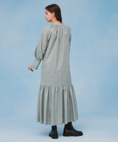 PUBLIC TOKYO(パブリックトウキョウ)の「ジャガードギャザーワンピ(ワンピース・レディース・ライトブルー/ダークブラック・FREE)」の5枚目の写真