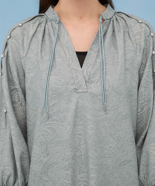 PUBLIC TOKYO(パブリックトウキョウ)の「ジャガードギャザーワンピ(ワンピース・レディース・ライトブルー/ダークブラック・FREE)」の7枚目の写真