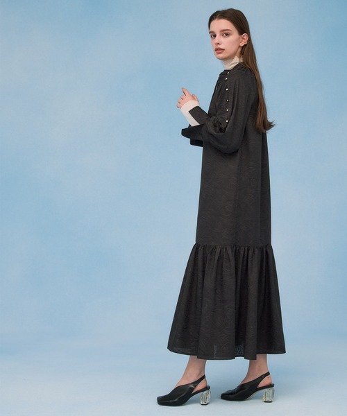 PUBLIC TOKYO(パブリックトウキョウ)の「ジャガードギャザーワンピ(ワンピース・レディース・ライトブルー/ダークブラック・FREE)」の18枚目の写真