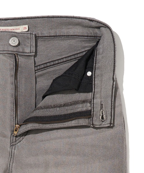 Levi's(リーバイス)の「Levi's/リーバイス 【WEB限定】 HIGH WAISTED マムジーンズ グレー COSMIC CHATTER(デニムパンツ・レディース・ブラック・23inch/24inch/25inch/26inch/27inch/28inch)」の15枚目の写真