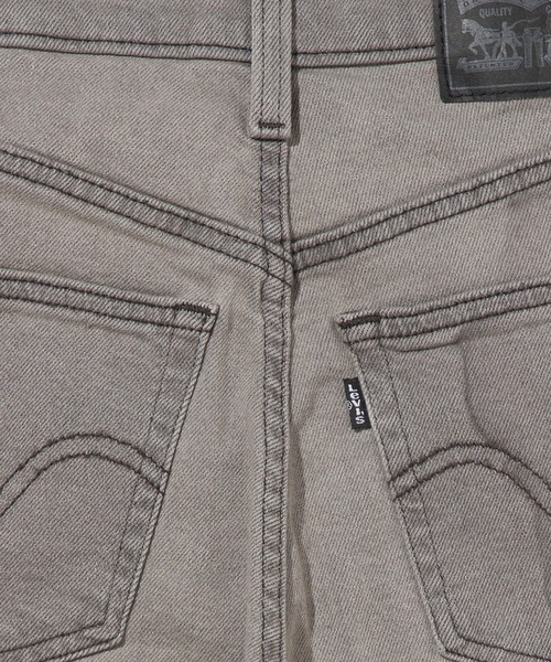 Levi's(リーバイス)の「Levi's/リーバイス 【WEB限定】 HIGH WAISTED マムジーンズ グレー COSMIC CHATTER(デニムパンツ・レディース・ブラック・23inch/24inch/25inch/26inch/27inch/28inch)」の17枚目の写真