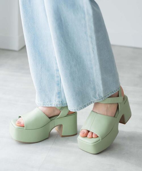 WEGO（ウィゴー）の「WEGO/バルキーヒールサンダル（サンダル・レディース・ブラック/ホワイト/グリーン系その他・MEDIUM/LARGE）」の4枚目の写真