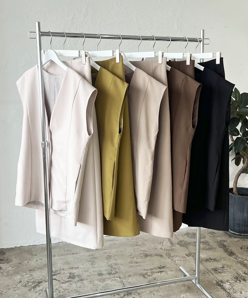 LIAN（リアン）の「ノースリーブベスト＆Iラインロングスカート