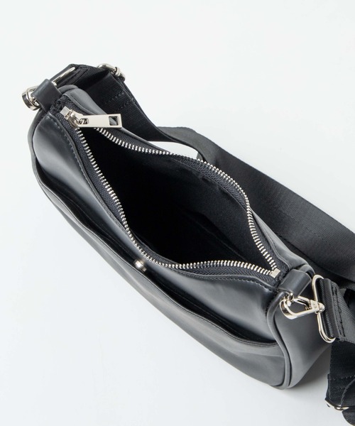 WEGO（ウィゴー）の「WEGO/ポーチ付きチェーンショルダー（ショルダーバッグ・レディース・ブラック・FREE）」の2枚目の写真