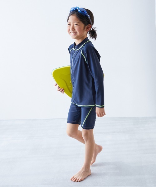 devirock（デビロック）の「UVカット スクール用 長袖ジップラッシュガード（ラッシュガード・キッズ・ネイビー/ネイビー×ホワイト/ネイビー系3/ネイビー系2/ネイビー系1・110cm/120cm/130cm/140cm/150cm/160cm/170cm）」の7枚目の写真