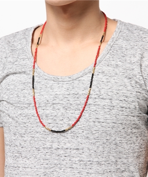 MYE-DO'（マイ・ドゥ）の「ロングレングス ビーズネックレス ”tres”（ネックレス・メンズ・ブラック/ブルー/レッド・FREE）」の6枚目の写真