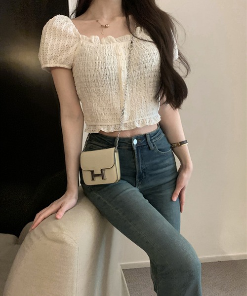 Jasmine Grandiflorum(ジャスミングランディフローラム)の「【Jasmine】2WAYフリルクロップドトップス (SS)(シャツ/ブラウス・レディース・ホワイト/ブラック/ピンク・MEDIUM/LARGE/SMALL/FREE)」の4枚目の写真