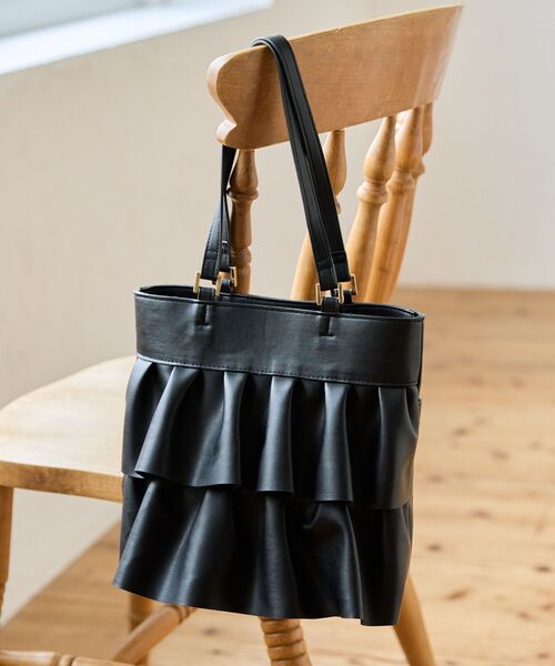 MAJESTIC LEGON（マジェスティックレゴン）の「フリルトートバッグ（トートバッグ・レディース・グレイッシュベージュ/ブラック・FREE）」の11枚目の写真